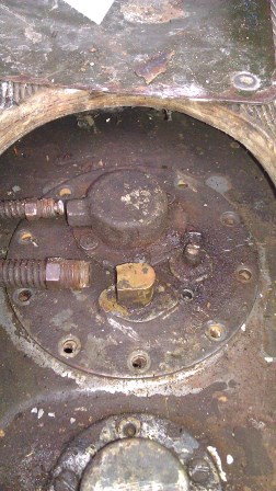 Fuel pickup plate (notice the post for the power wire)