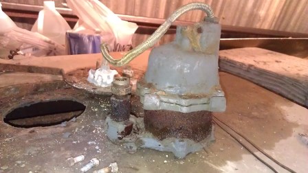 Assembled fuel pump.