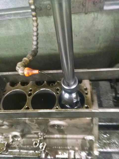 230 flat head engine cylinder honing (1).jpg