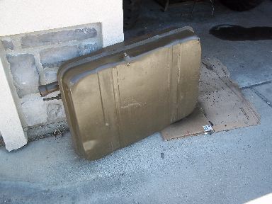fuel tank painted 24087.JPG