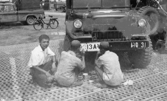 cole-camp-drivers-at-airfield-65-550.jpg