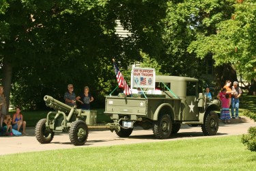 Lori's &quot;M&quot; towing Tom's Howitzer!